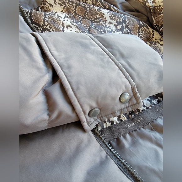 Calvin Klein Women's  grayQuilted Down Jacket Size Medium - Picture 10 of 13